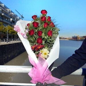 Ramo con 12 Rosas Tallo Largo
