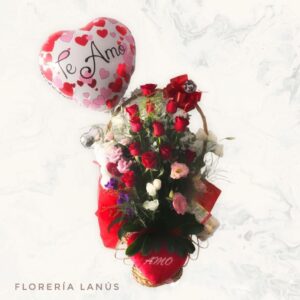 Canasta con Rosas,Globo y corazón
